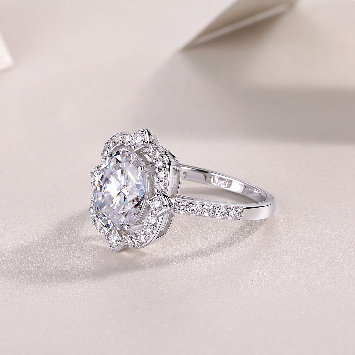 Vinzaa Camellia - Moissanite Ring in Gold-Plated S925 Sterling Silver