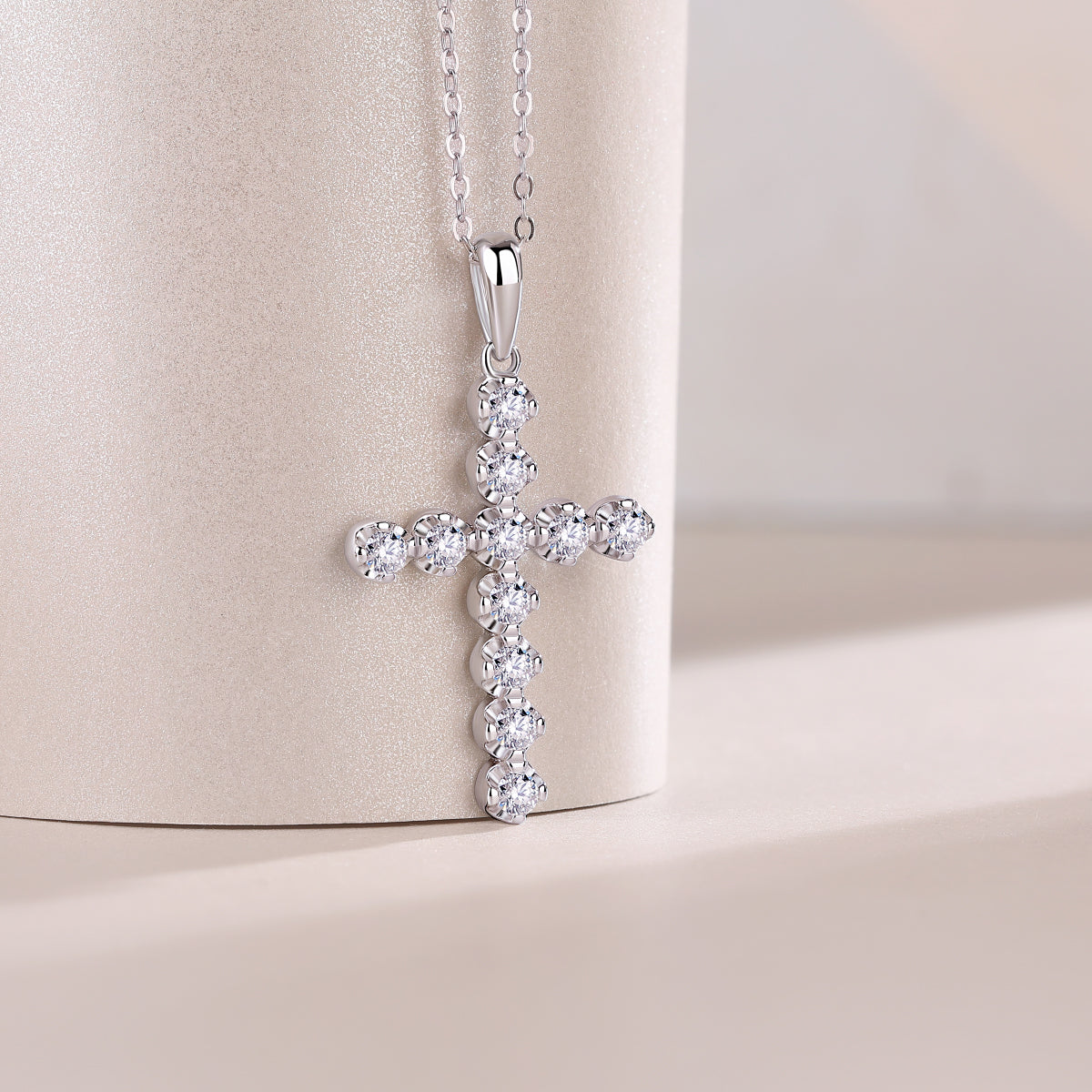 Vinzaa Entrusted - Elegant Moissanite Pendant Necklace in S925 Sterling Silver
